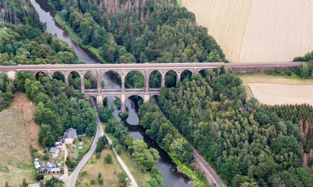 Göhren aus der Vogelperspektive: Viadukt des Bahn- Brückenbauwerk in Göhren im Bundesland Sachsen, Deutschland