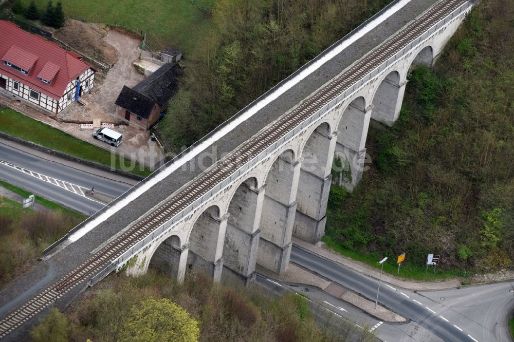 Greene aus der Vogelperspektive: Viadukt des Bahn- Brückenbauwerk in Greene im Bundesland Niedersachsen