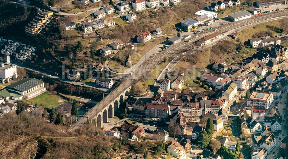 Hornberg aus der Vogelperspektive: Viadukt des Bahn- Brückenbauwerk in Hornberg im Bundesland Baden-Württemberg, Deutschland