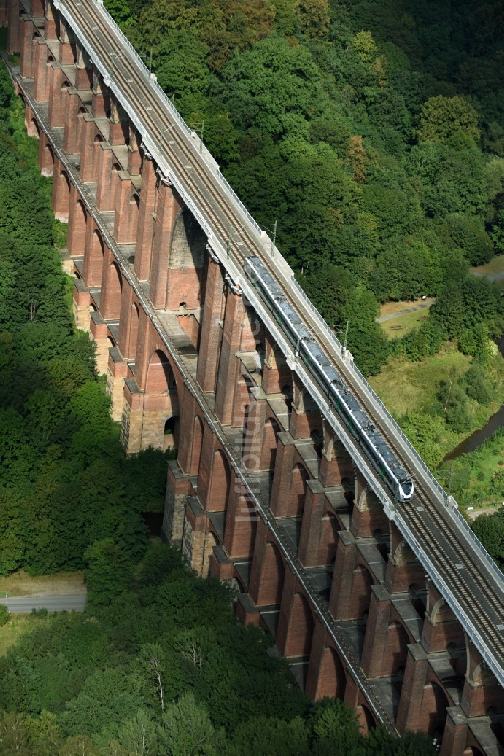 Luftaufnahme Netzschkau - Viadukt des Bahn- Brückenbauwerk in Netzschkau im Bundesland Sachsen, Deutschland