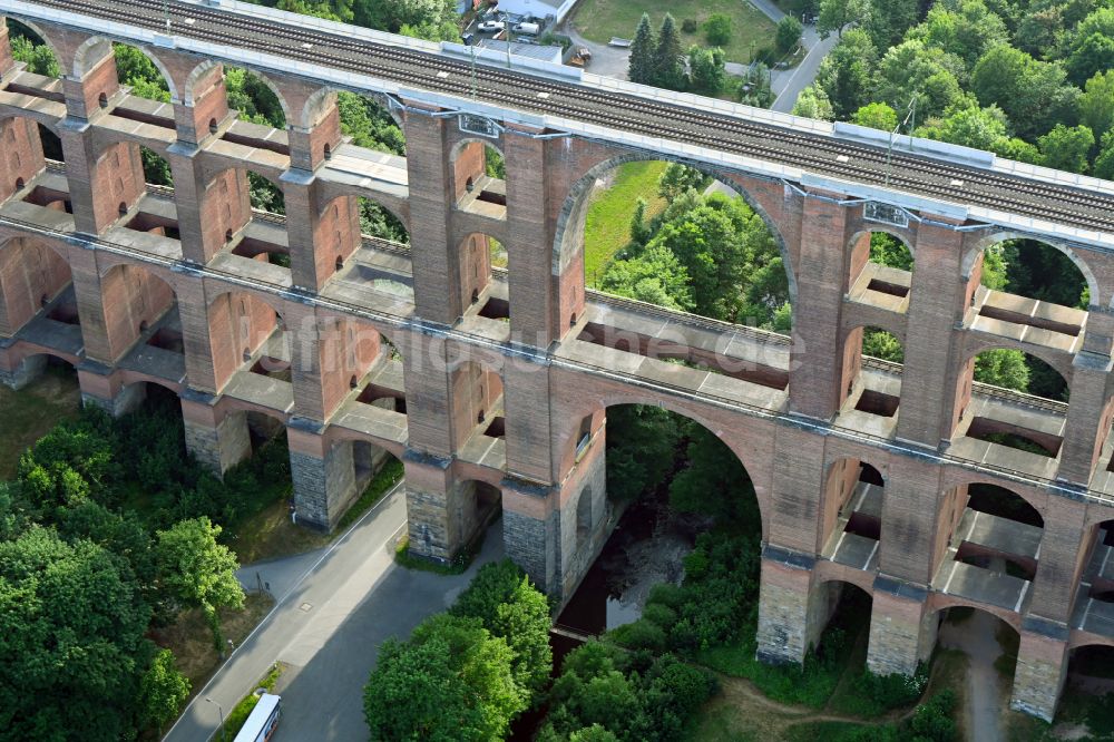 Netzschkau aus der Vogelperspektive: Viadukt des Bahn- Brückenbauwerk in Netzschkau im Bundesland Sachsen, Deutschland