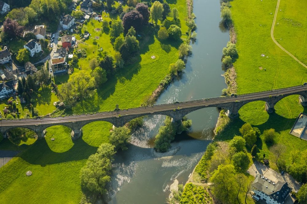Luftbild Witten - Viadukt des Bahn- Brückenbauwerk im Ortsteil Bommern in Witten im Bundesland Nordrhein-Westfalen, Deutschland