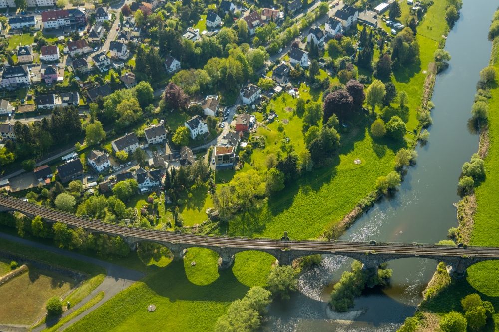 Luftaufnahme Witten - Viadukt des Bahn- Brückenbauwerk im Ortsteil Bommern in Witten im Bundesland Nordrhein-Westfalen, Deutschland