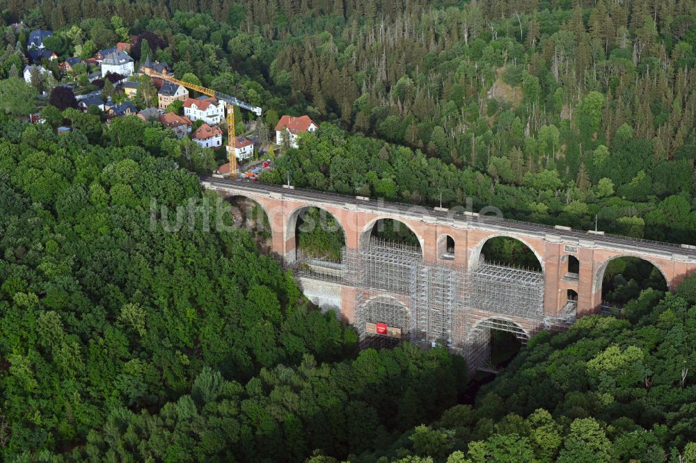 Plauen aus der Vogelperspektive: Viadukt des Bahn- Brückenbauwerk in Plauen im Bundesland Sachsen, Deutschland