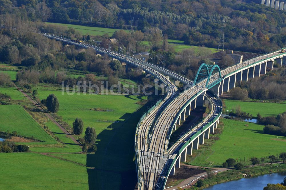 Rattmannsdorf aus der Vogelperspektive: Viadukt des Bahn- Brückenbauwerk in Rattmannsdorf im Bundesland Sachsen-Anhalt, Deutschland