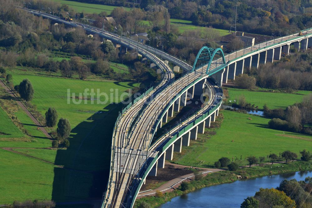 Luftaufnahme Rattmannsdorf - Viadukt des Bahn- Brückenbauwerk in Rattmannsdorf im Bundesland Sachsen-Anhalt, Deutschland