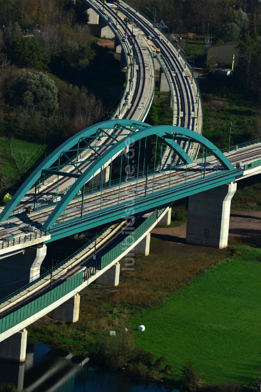 Luftbild Rattmannsdorf - Viadukt des Bahn- Brückenbauwerk in Rattmannsdorf im Bundesland Sachsen-Anhalt, Deutschland