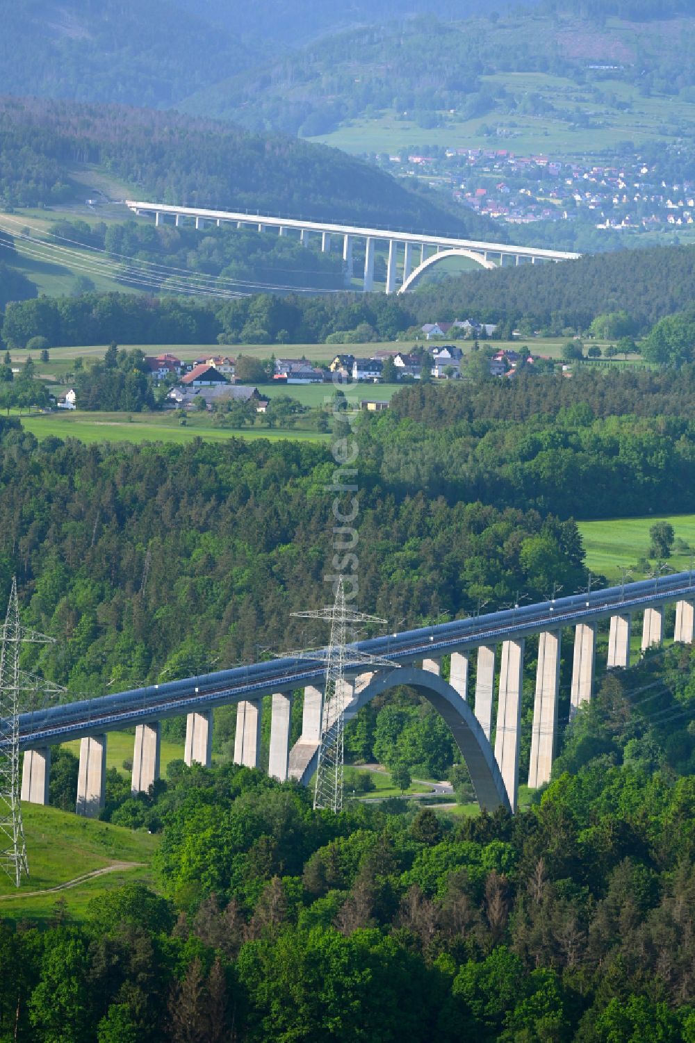 Rödental von oben - Viadukt des Bahn- Brückenbauwerk Talbrücke Froschgrundsee in Rödental im Bundesland Bayern, Deutschland