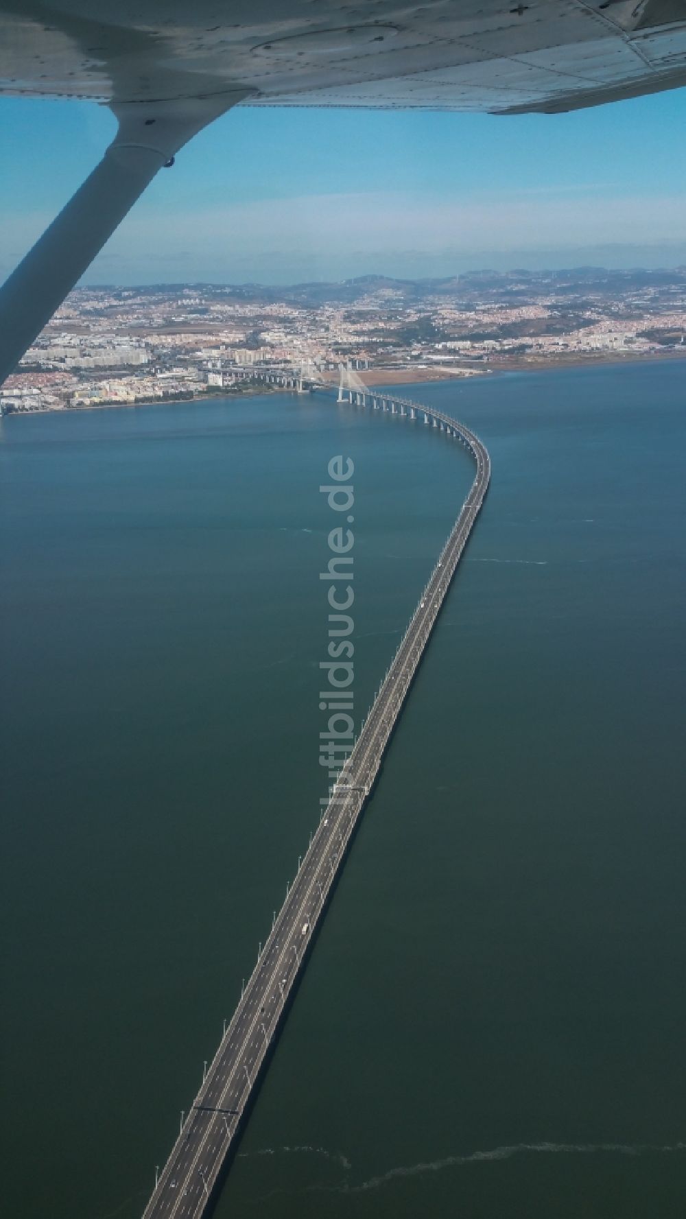 Luftbild Lissabon - Viadukt der Schnellstraße Ponte Vasco da Gama in Lissabon in Lisboa, Portugal