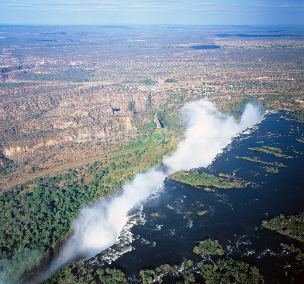 Victoria Falls aus der Vogelperspektive: Victoriafälle in Simbabwe in Afrika