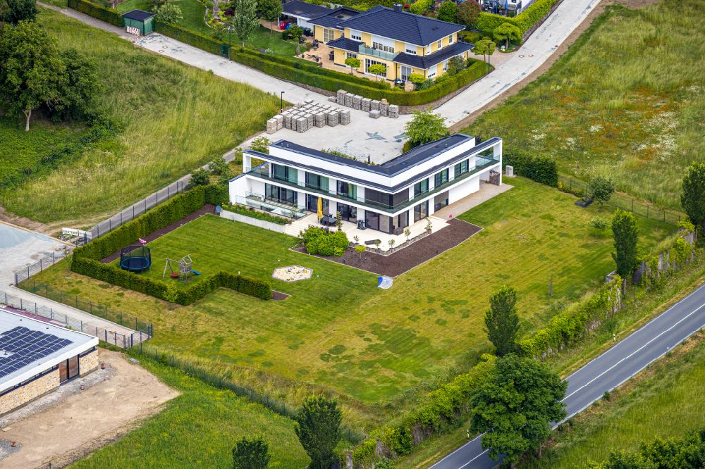 Luftbild Arnsberg - Villa Einfamilienhaus in Arnsberg im Bundesland Nordrhein-Westfalen, Deutschland