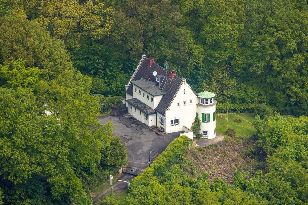 Herdecke von oben - Villa Einfamilienhaus am Gerhart-Hauptmann-Weg in Herdecke im Bundesland Nordrhein-Westfalen, Deutschland