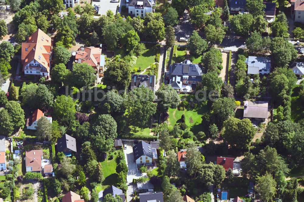 Luftbild Potsdam - Villa im Wohngebiet einer Einfamilienhaus- Siedlung im Ortsteil Babelsberg Nord in Potsdam im Bundesland Brandenburg, Deutschland