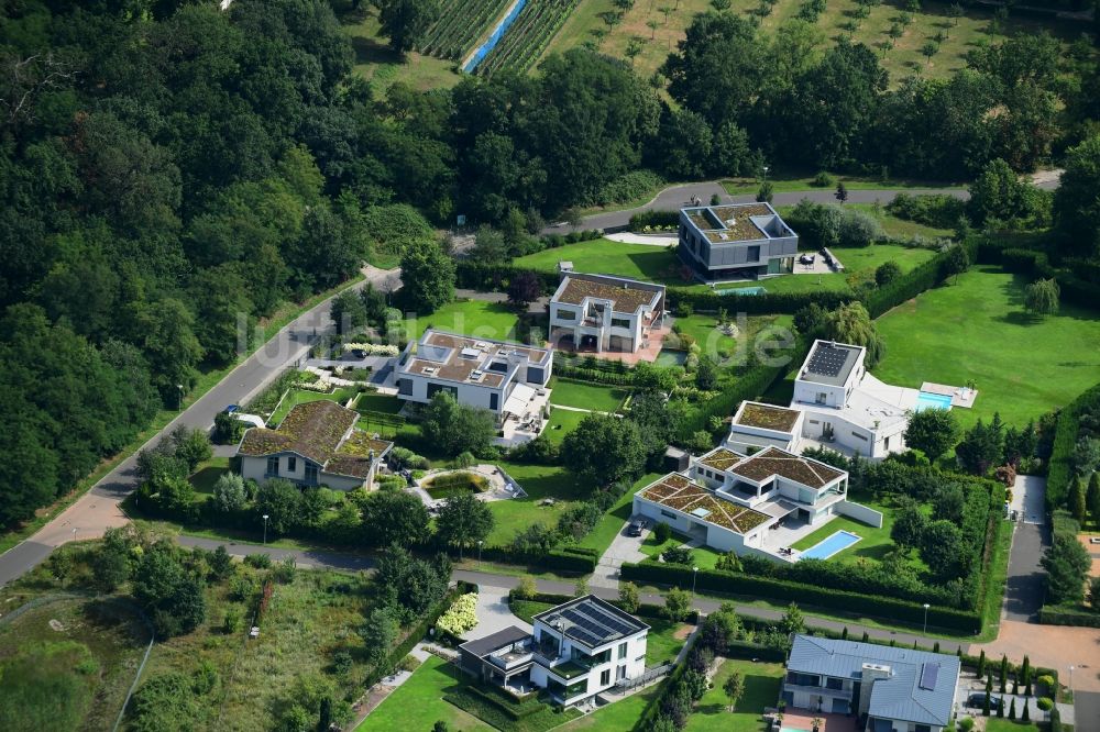 Luftaufnahme Potsdam - Villa im Wohngebiet einer Einfamilienhaus- Siedlung im Ortsteil Nauener Vorstadt in Potsdam im Bundesland Brandenburg, Deutschland