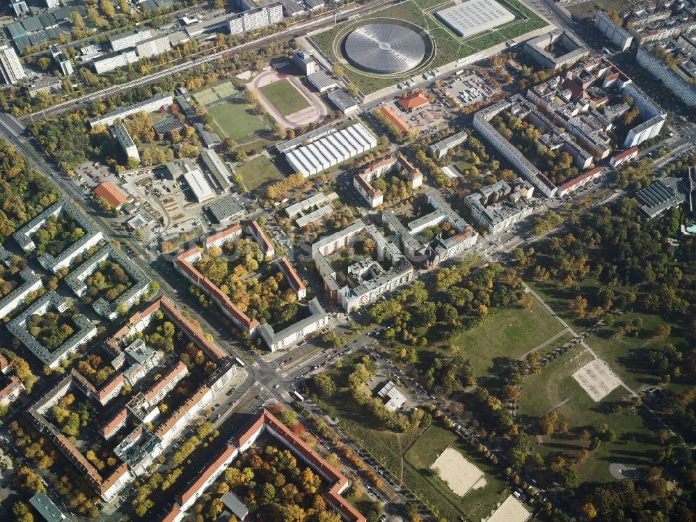 Luftbild Berlin - Volkspark Friedrichshain mit Velodrom und Europasportpark im Ortsteil Prenzlauer Berg in Berlin