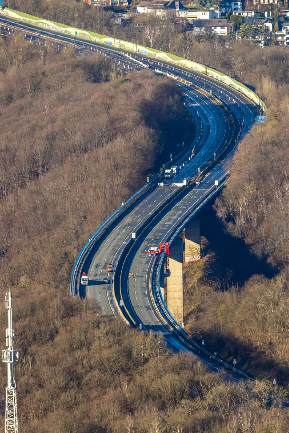 Oberrahmede aus der Vogelperspektive: Vollsperrung des Autobahn- Brückenbauwerk der BAB A45 Talbrücke Rahmede in Oberrahmede im Bundesland Nordrhein-Westfalen, Deutschland