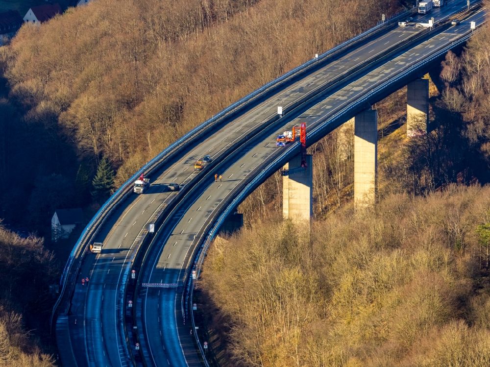 Luftaufnahme Oberrahmede - Vollsperrung des Autobahn- Brückenbauwerk der BAB A45 Talbrücke Rahmede in Oberrahmede im Bundesland Nordrhein-Westfalen, Deutschland
