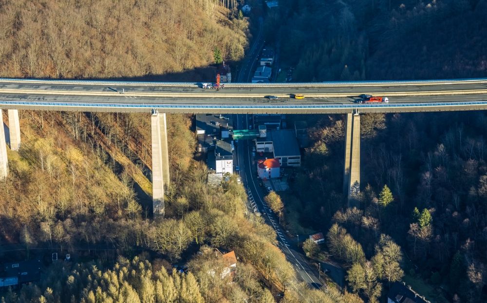 Luftaufnahme Oberrahmede - Vollsperrung des Autobahn- Brückenbauwerk der BAB A45 Talbrücke Rahmede in Oberrahmede im Bundesland Nordrhein-Westfalen, Deutschland