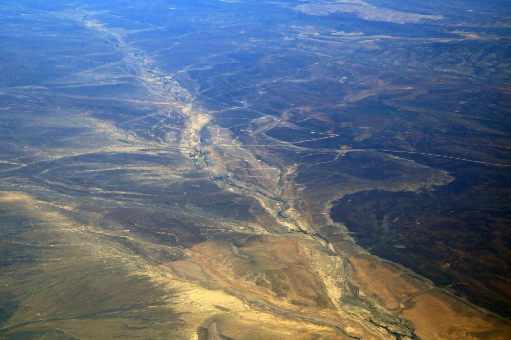 Luftaufnahme Breede River DC - Von Bergen umsäumte Tallandschaft in Breede River DC in der Provinz Westkap, Südafrika