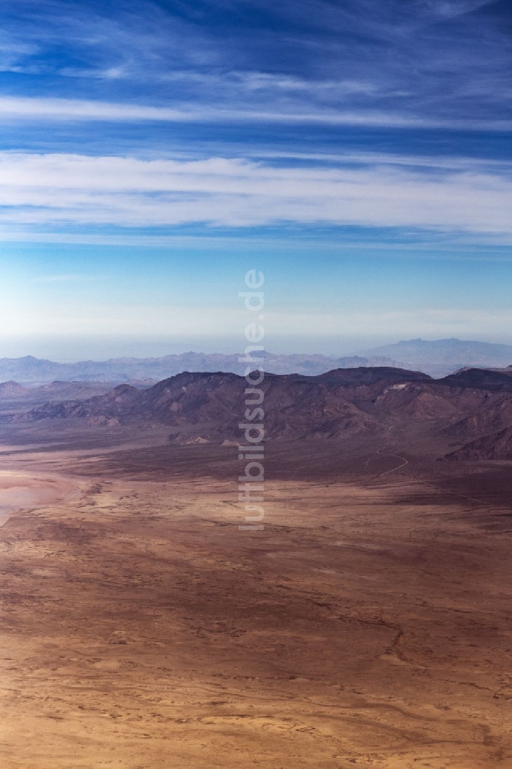 Luftbild Hualapai - Von Bergen umsäumte Tallandschaft in Hualapai in Arizona, USA