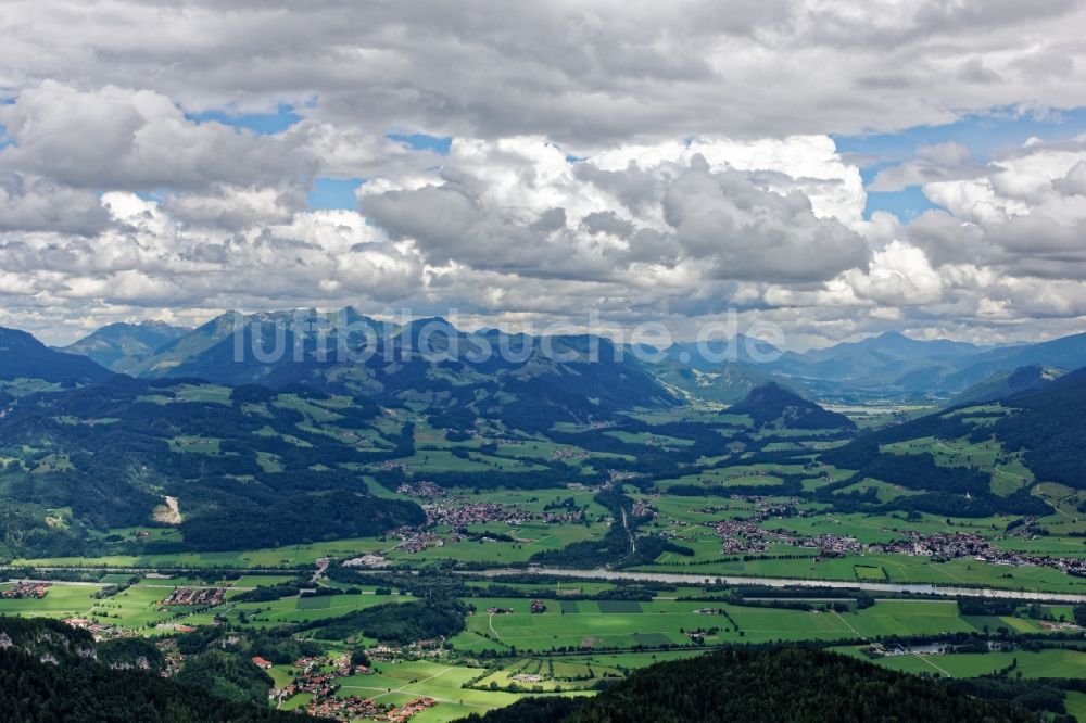 Luftbild Ebbs - Von Bergen umsäumte Tallandschaft des Inntals bei Ebbs in Tirol, Österreich