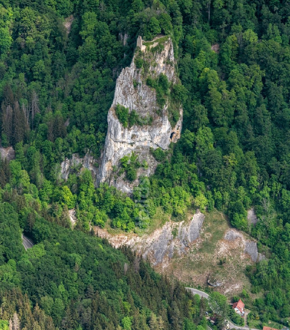 Luftaufnahme Beuron - Von Bergen umsäumte Tallandschaft der oberen Donau in Beuron im Bundesland Baden-Württemberg, Deutschland