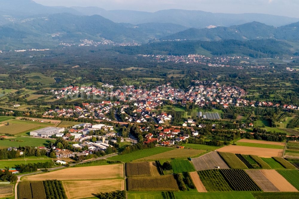 Luftbild Achern - Von Schwarzwaldbergen umsäumte Kinzig-Tallandschaft im Ortsteil Önsbach in Achern im Bundesland Baden-Württemberg, Deutschland