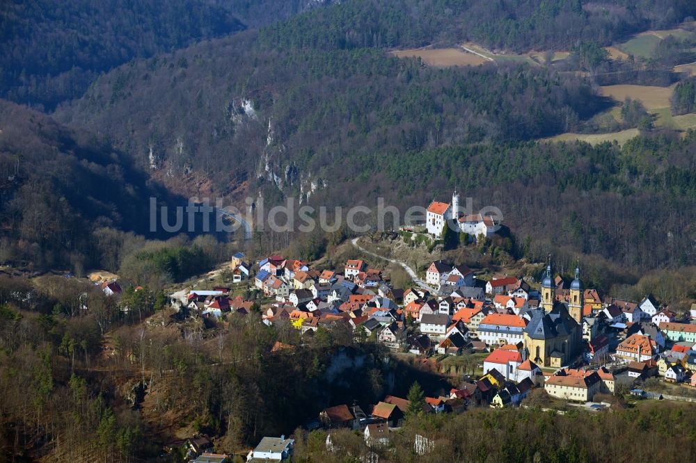 Luftbild Gößweinstein - Von Wald und Bergen umgebene Ortsansicht in Gößweinstein im Bundesland Bayern, Deutschland