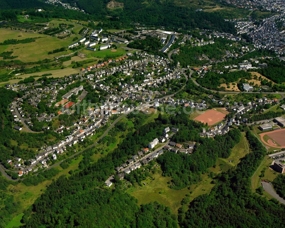Algenrodt von oben - Von Wald umgebene Ortsansicht in Algenrodt im Bundesland Rheinland-Pfalz, Deutschland