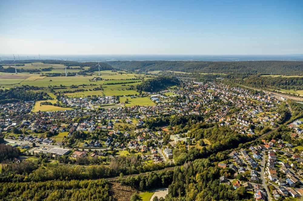 Luftaufnahme Altenbeken - Von Wald umgebene Ortsansicht in Altenbeken im Bundesland Nordrhein-Westfalen, Deutschland