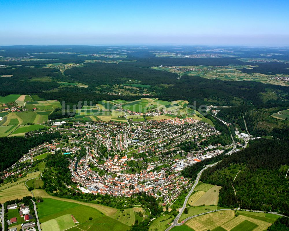 Luftbild Altensteig - Von Wald umgebene Ortsansicht in Altensteig im Bundesland Baden-Württemberg, Deutschland
