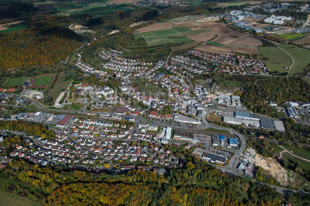 Luftbild Blaustein - Von Wald umgebene Ortsansicht in Blaustein im Bundesland Baden-Württemberg, Deutschland