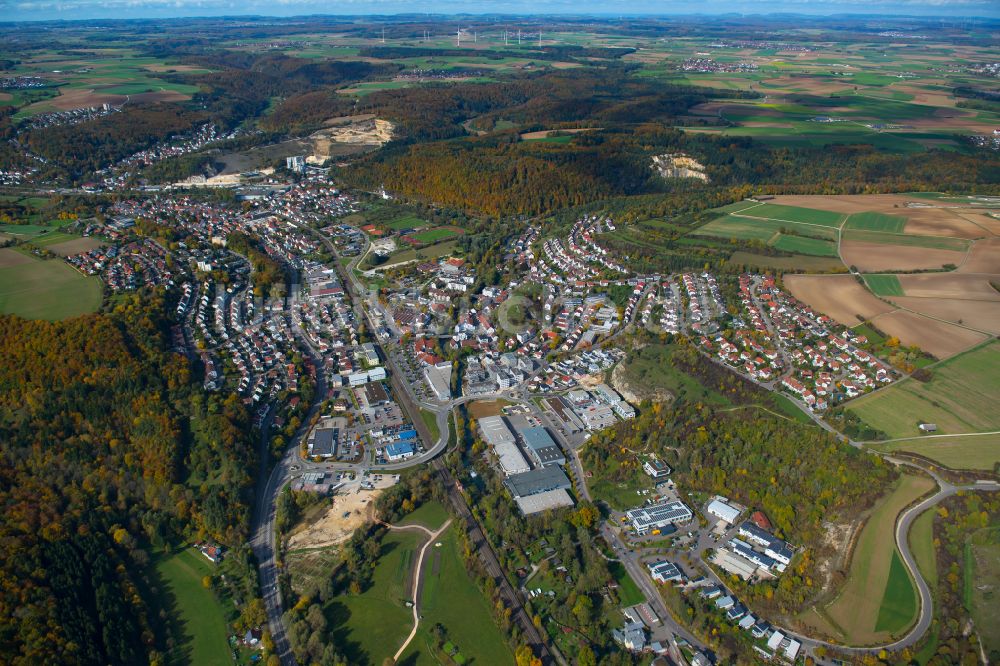 Luftaufnahme Blaustein - Von Wald umgebene Ortsansicht in Blaustein im Bundesland Baden-Württemberg, Deutschland