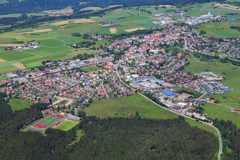 Luftbild Bonndorf im Schwarzwald - Von Wald umgebene Ortsansicht in Bonndorf im Schwarzwald im Bundesland Baden-Württemberg, Deutschland