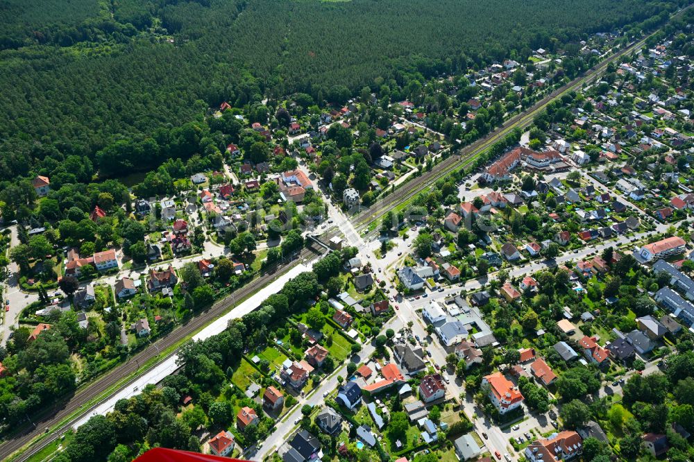 Luftaufnahme Borgsdorf - Von Wald umgebene Ortsansicht in Borgsdorf im Bundesland Brandenburg, Deutschland