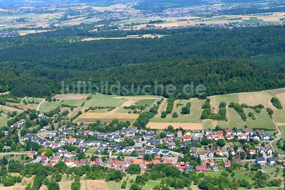 Luftbild Bretten - Von Wald umgebene Ortsansicht in Bretten im Bundesland Baden-Württemberg, Deutschland