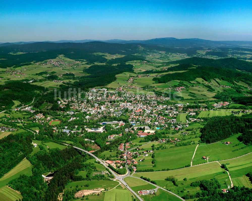 Luftbild Freyung - Von Wald umgebene Ortsansicht in Freyung im Bundesland Bayern, Deutschland