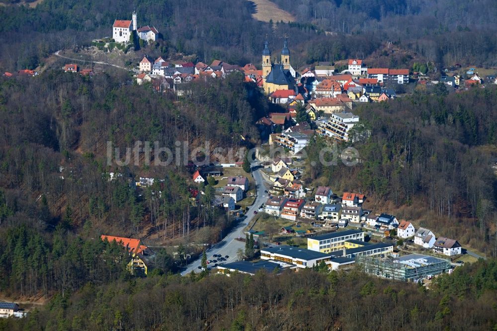 Luftbild Gößweinstein - Von Wald umgebene Ortsansicht in Gößweinstein im Bundesland Bayern, Deutschland
