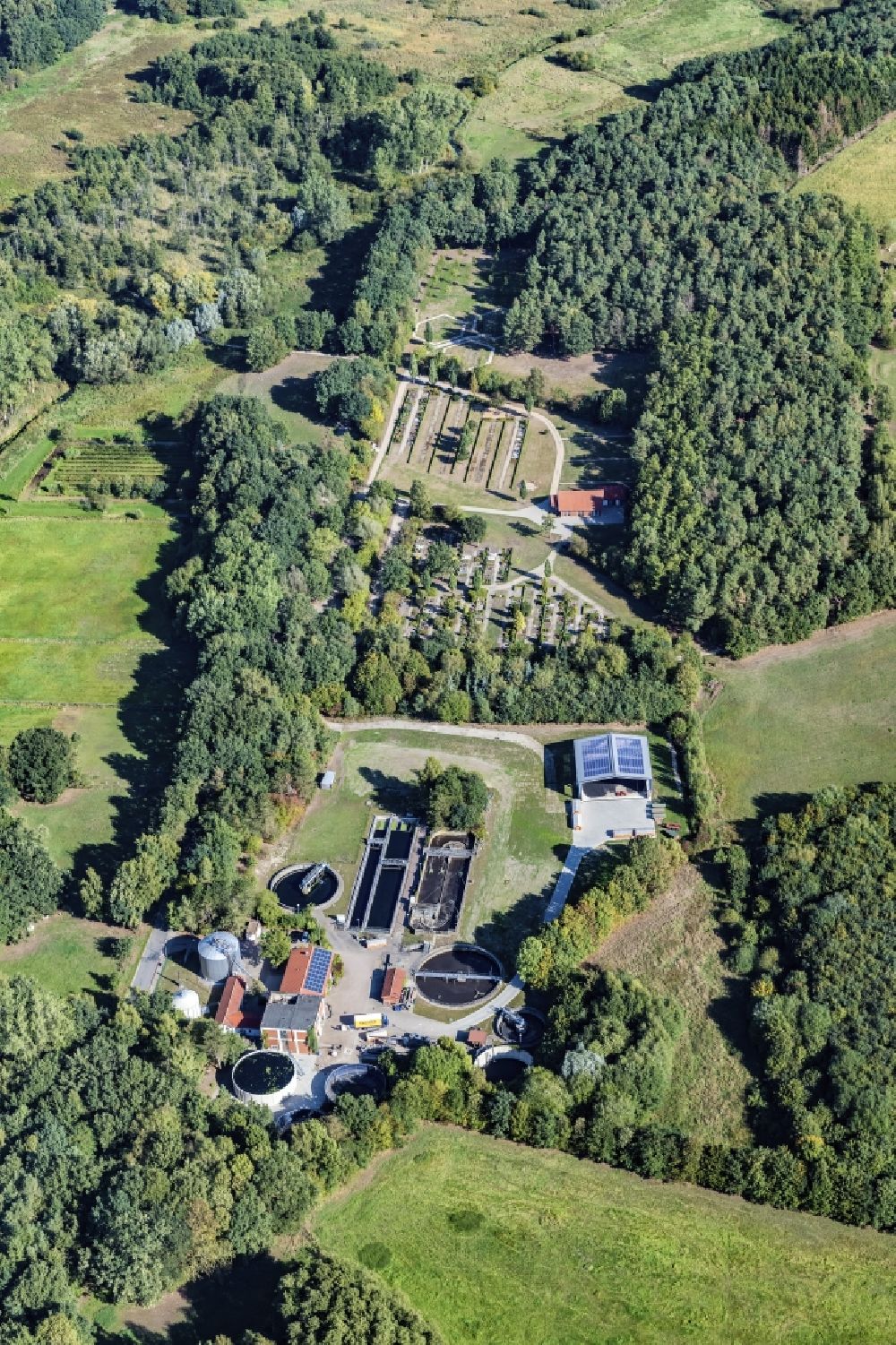 Luftbild Harsefeld - Von Wald umgebene Ortsansicht in Harsefeld Ehrenberg im Bundesland Niedersachsen, Deutschland