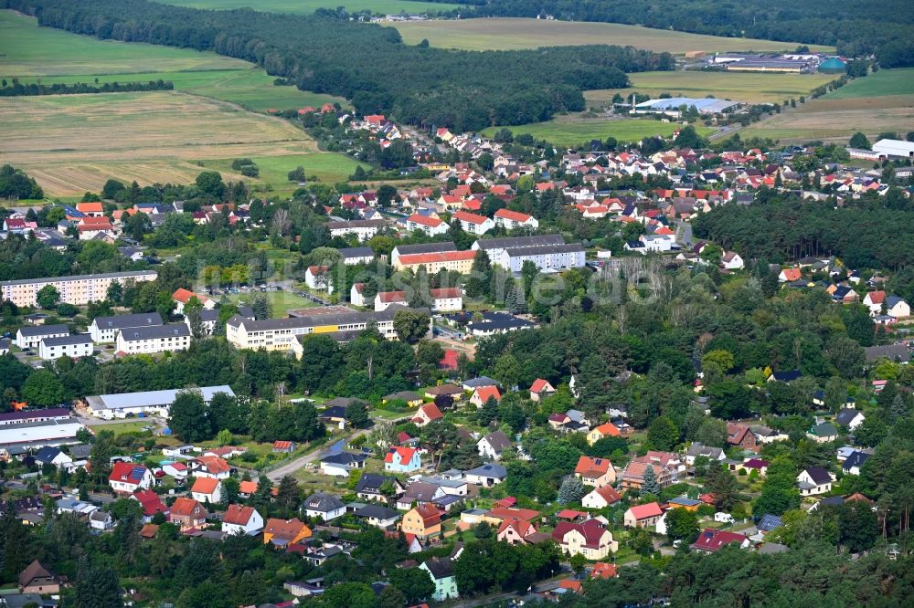 Luftaufnahme Klosterfelde - Von Wald umgebene Ortsansicht in Klosterfelde im Bundesland Brandenburg, Deutschland