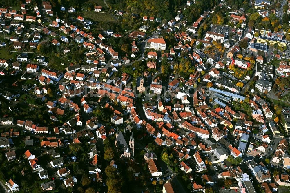 Luftaufnahme Kusel - Von Wald umgebene Ortsansicht in Kusel im Bundesland Rheinland-Pfalz, Deutschland
