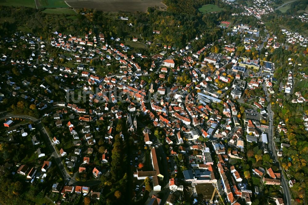 Kusel von oben - Von Wald umgebene Ortsansicht in Kusel im Bundesland Rheinland-Pfalz, Deutschland