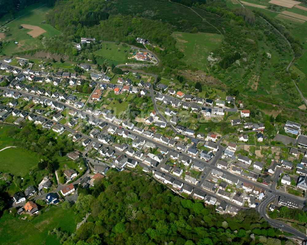 Langenaubach von oben - Von Wald umgebene Ortsansicht in Langenaubach im Bundesland Hessen, Deutschland