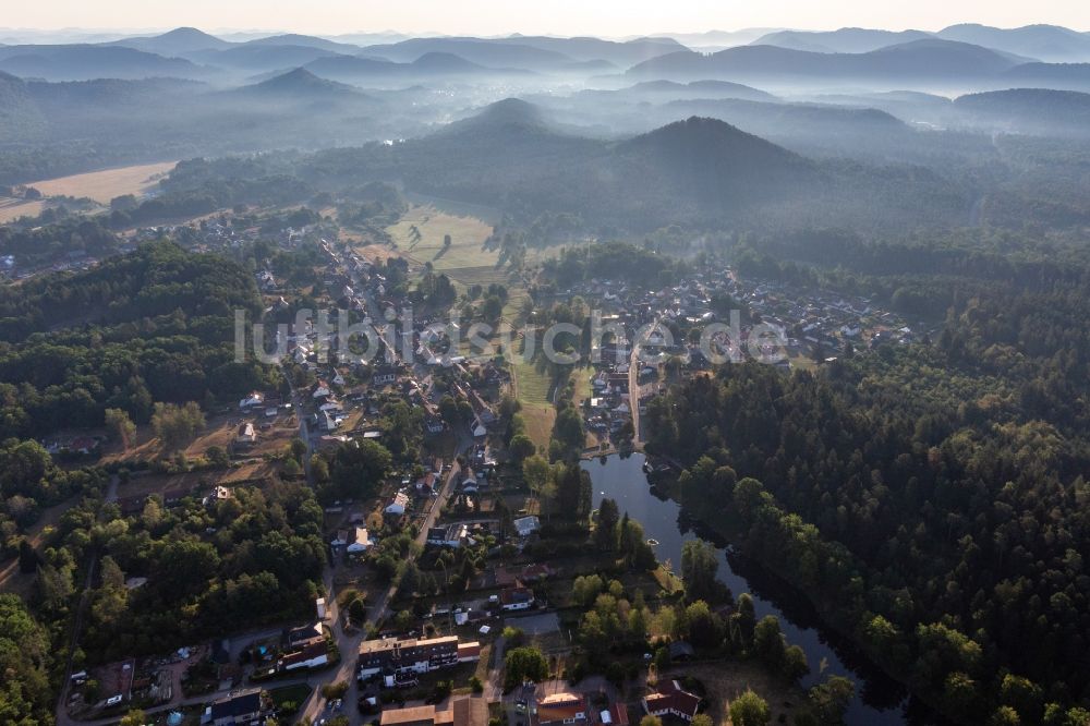 Luftbild Ludwigswinkel - Von Wald umgebene Ortsansicht in Ludwigswinkel im Bundesland Rheinland-Pfalz, Deutschland