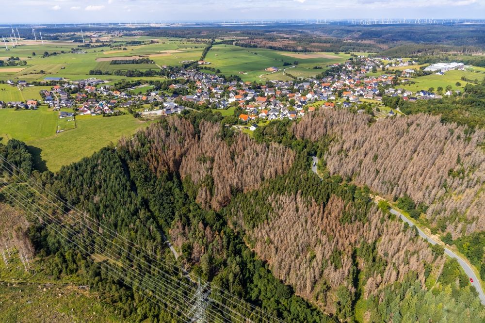 Luftaufnahme Madfeld - Von Wald umgebene Ortsansicht in Madfeld im Bundesland Nordrhein-Westfalen, Deutschland