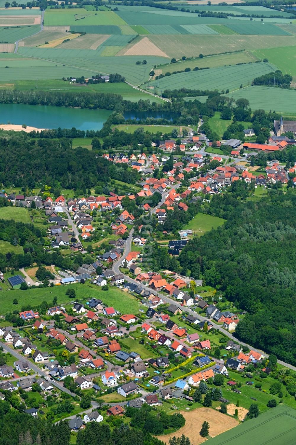 Luftaufnahme Möllenbeck - Von Wald umgebene Ortsansicht in Möllenbeck im Bundesland Niedersachsen, Deutschland