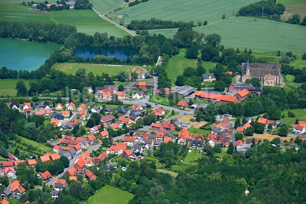 Luftaufnahme Möllenbeck - Von Wald umgebene Ortsansicht in Möllenbeck im Bundesland Niedersachsen, Deutschland