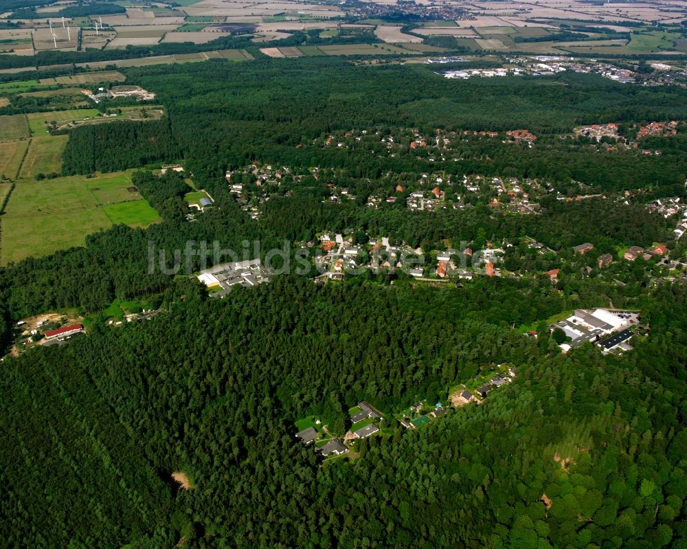 Mölln von oben - Von Wald umgebene Ortsansicht in Mölln im Bundesland Schleswig-Holstein, Deutschland