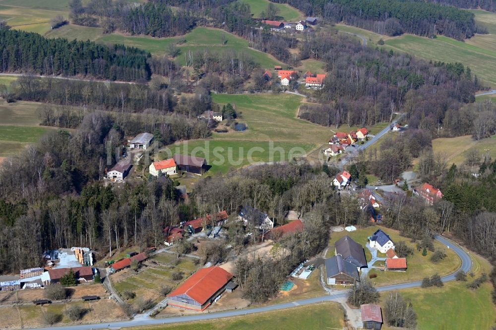 Luftaufnahme Obergräfenthal - Von Wald umgebene Ortsansicht in Obergräfenthal im Bundesland Bayern, Deutschland
