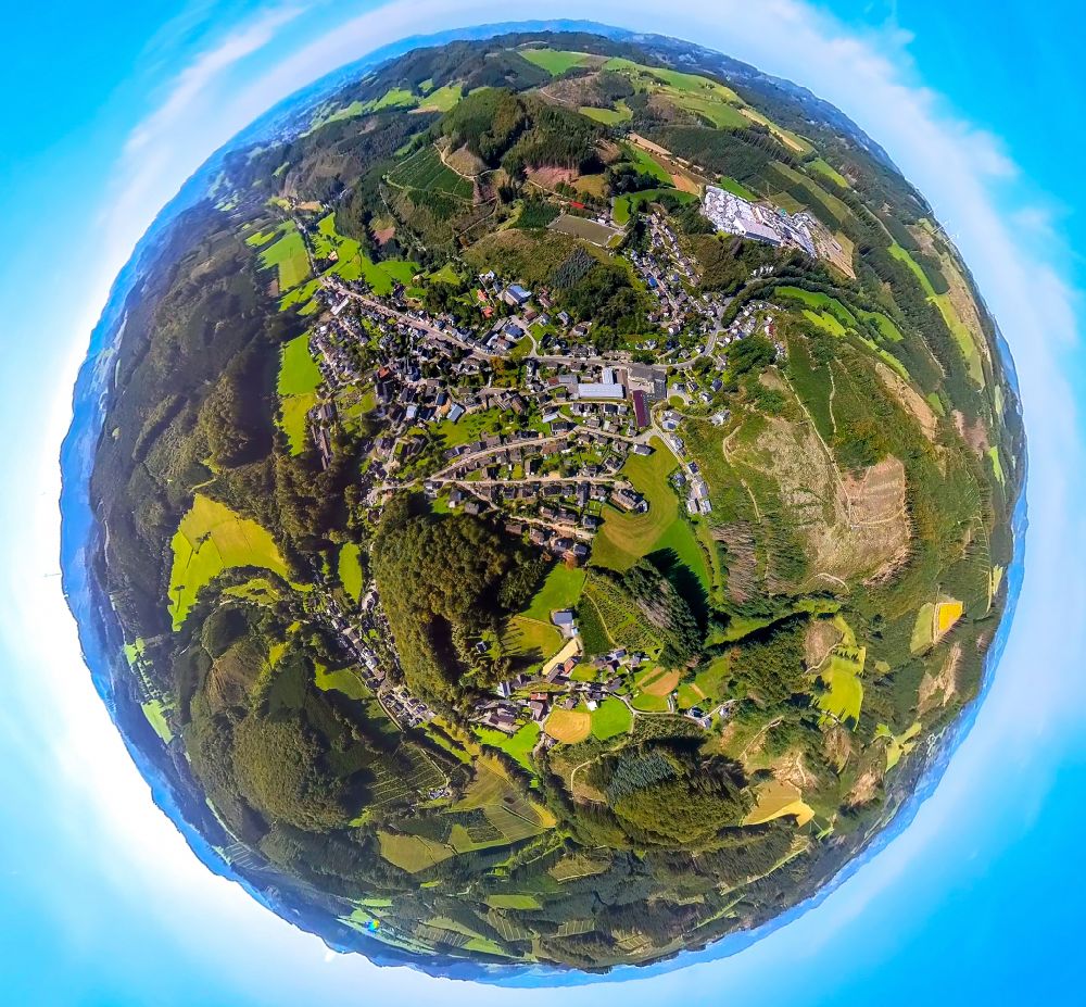 Luftaufnahme Oedingen - Von Wald umgebene Ortsansicht in Oedingen im Bundesland Nordrhein-Westfalen, Deutschland